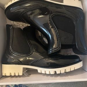 Dav Leeds Brogue Black Rainboots. Size 9. Brand New. Never worn
